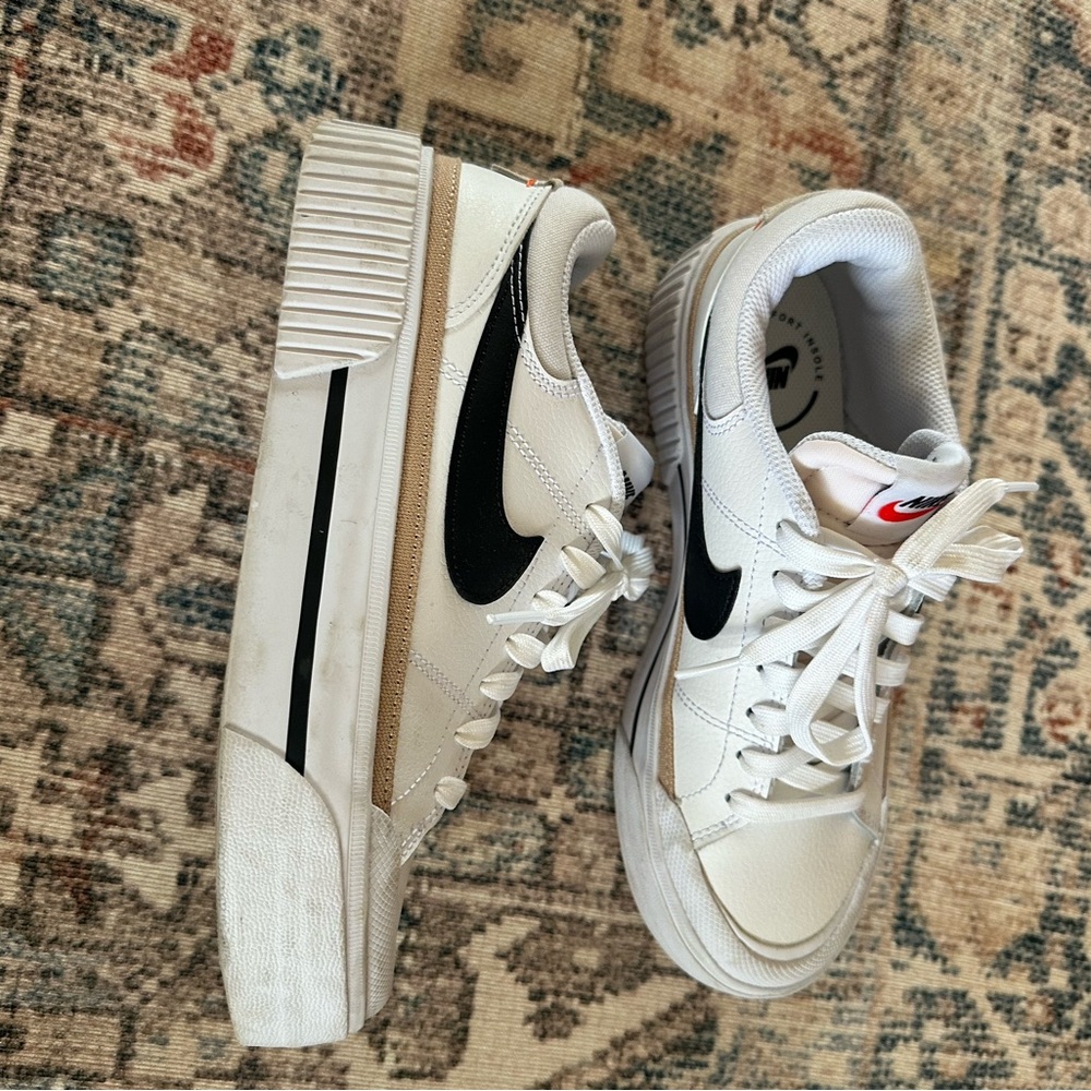 Women’s Nike court legacy lift shoes